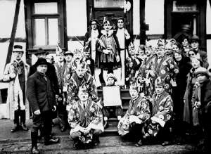 Karl Lautz, Buchdrucker Sohn von Kaspar Lautz Karl Lautz als Karnevalsprinz des Club Gemötlichkeit 1932 * 1904 in Asbach, † vermisst II. Weltkrieg/Russland